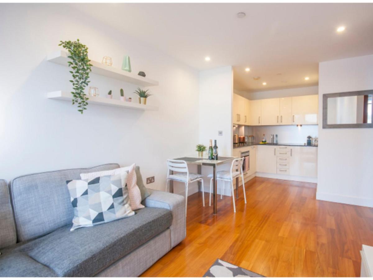 The Most Central Apartment In Cardiff Exterior foto